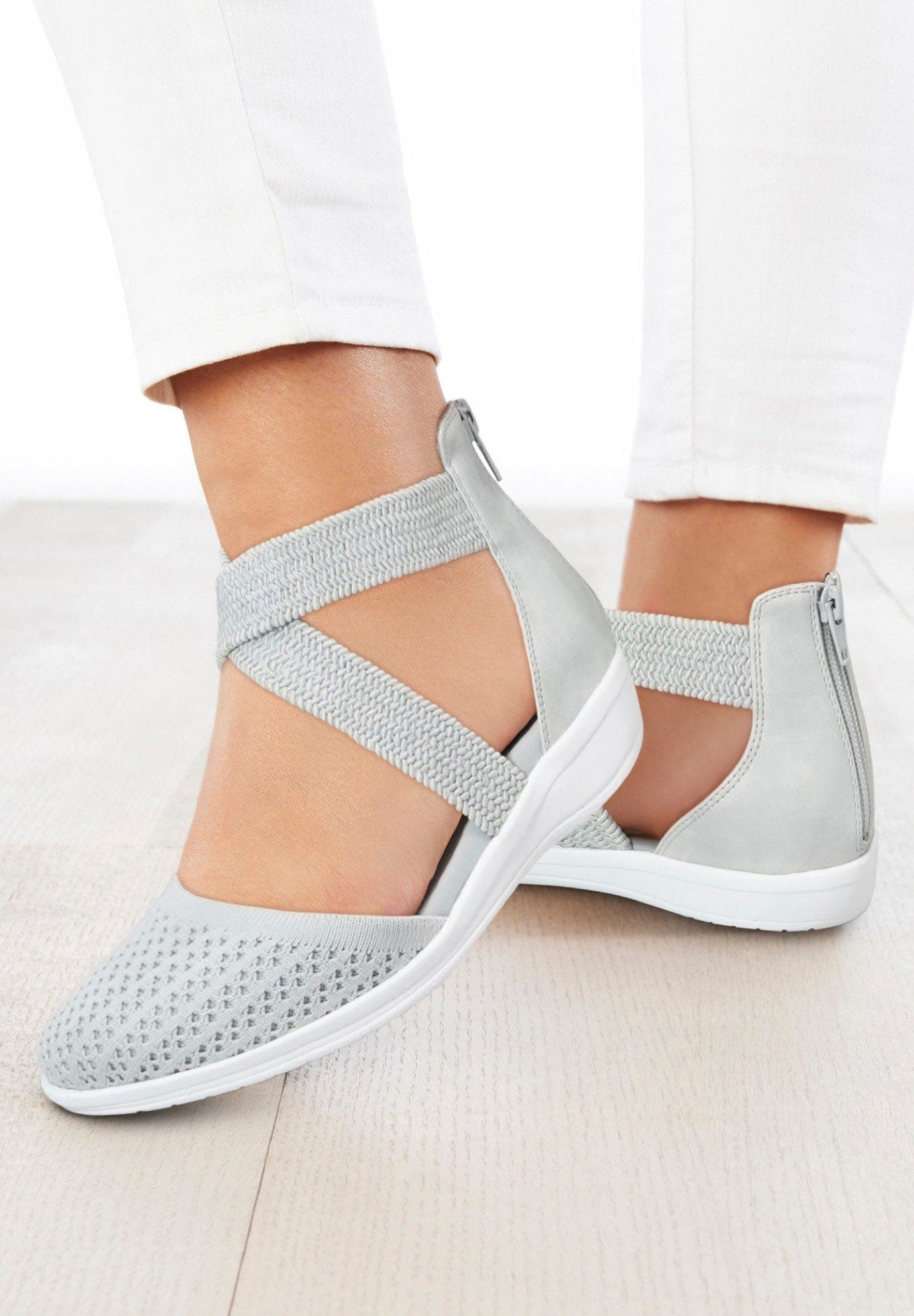 Comfortview The Lyla Orthotic Closed Toe Sandal, Alternate, color, Black