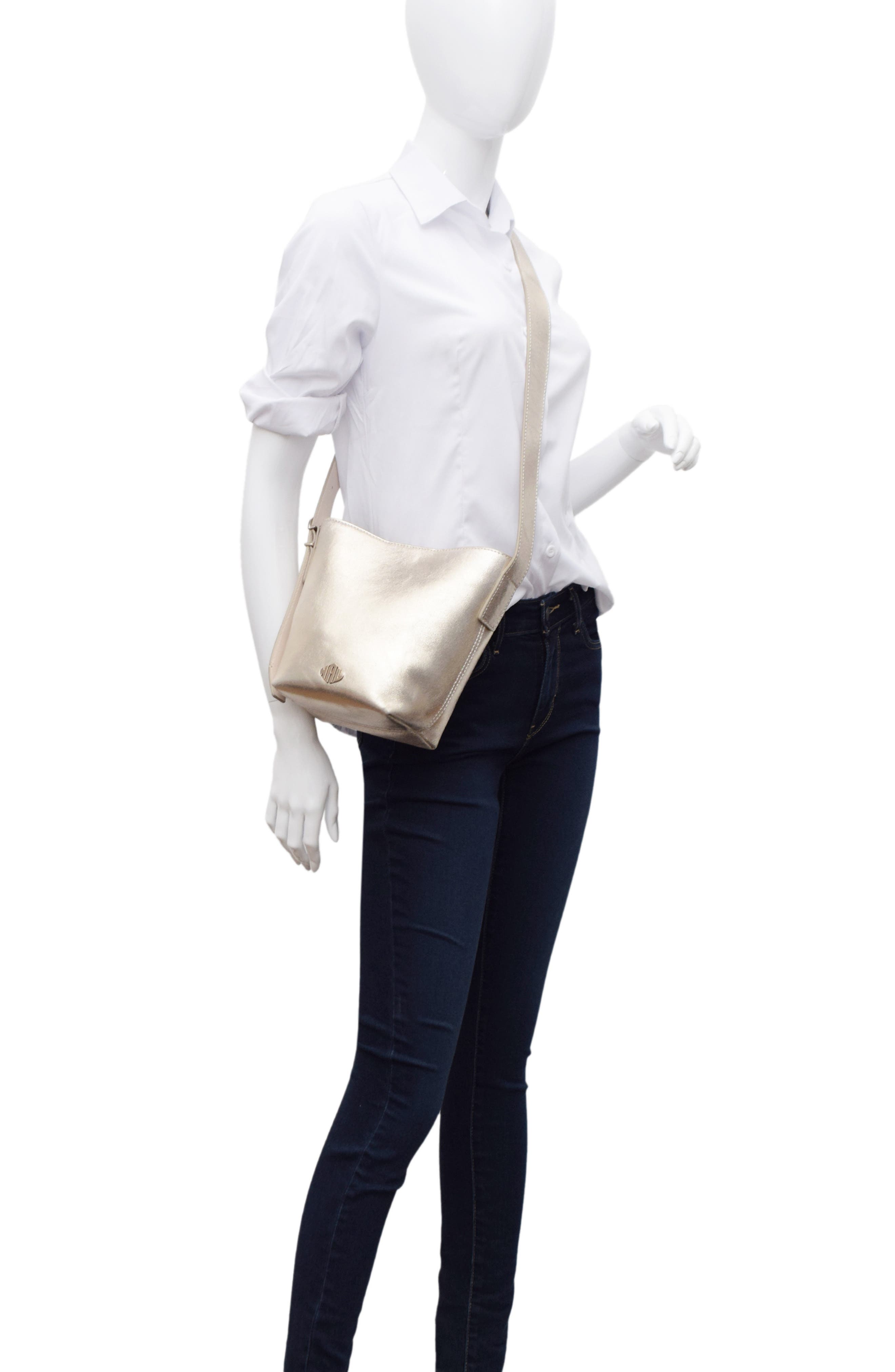 New Amsterdam Leatherworks Jayden Metallic Bucket Bag, Alternate, color, Champagne