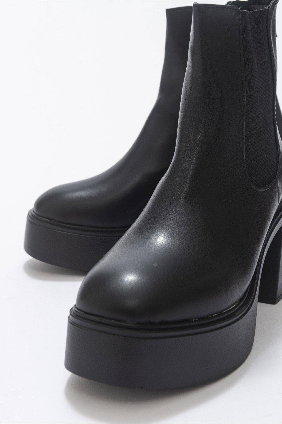Prologue Shoes Fenira Platform Heel Chelsea Boot, Alternate, color, 