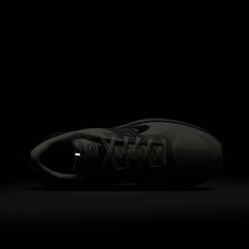 Lunar Roam Sneaker