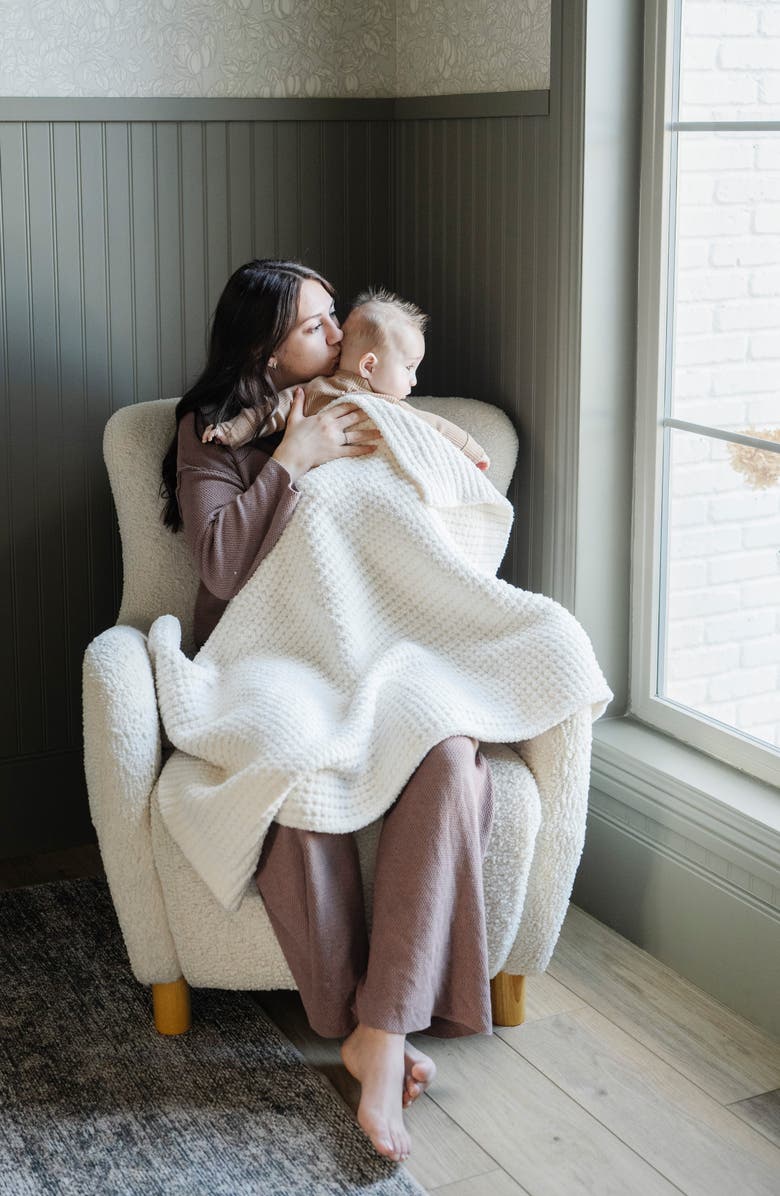 SARANONI Waffle Receiving Blanket, Alternate, color, Ivory