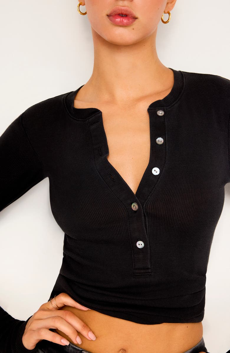 Good American Jeanius Fitted Henley, Alternate, color, Black001