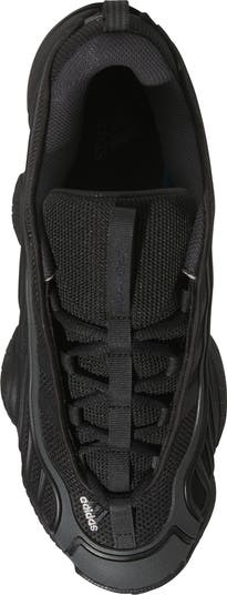 Intimidation Low Basketball Sneaker