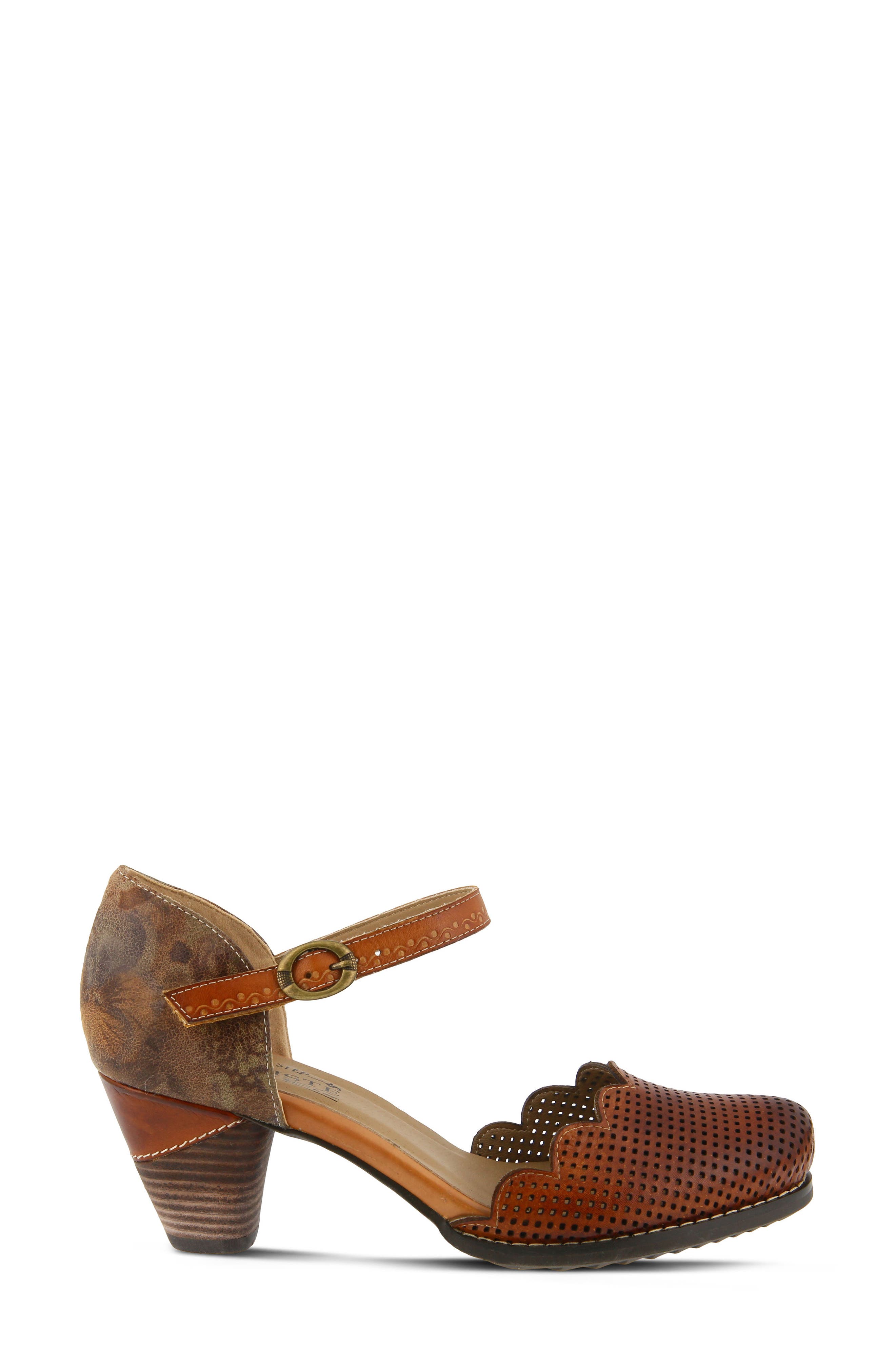 L'Artiste Parchelle Pump, Alternate, color, CAMEL