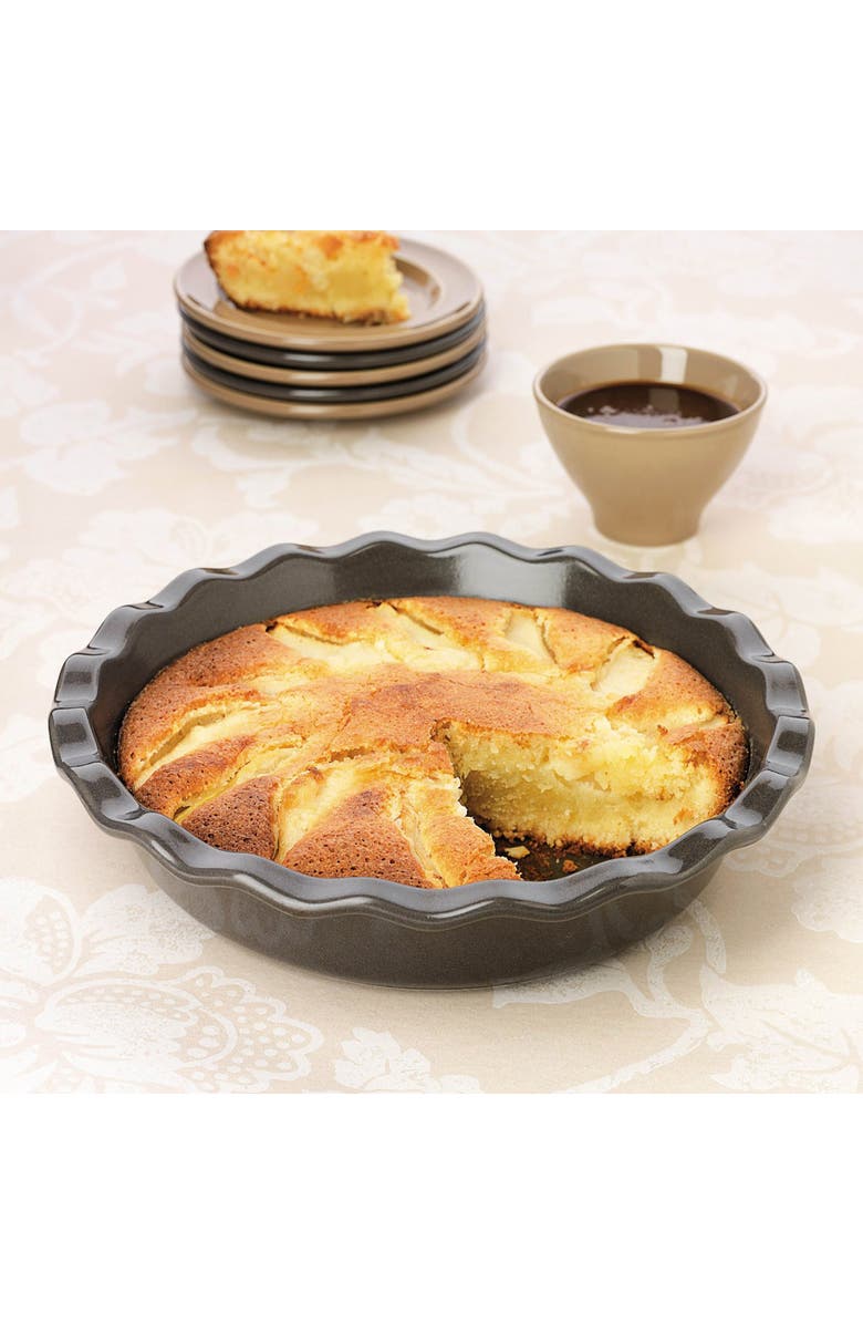 Emile Henry Made in France HR Ceramic 9-inch Pie Dish, Alternate, color,