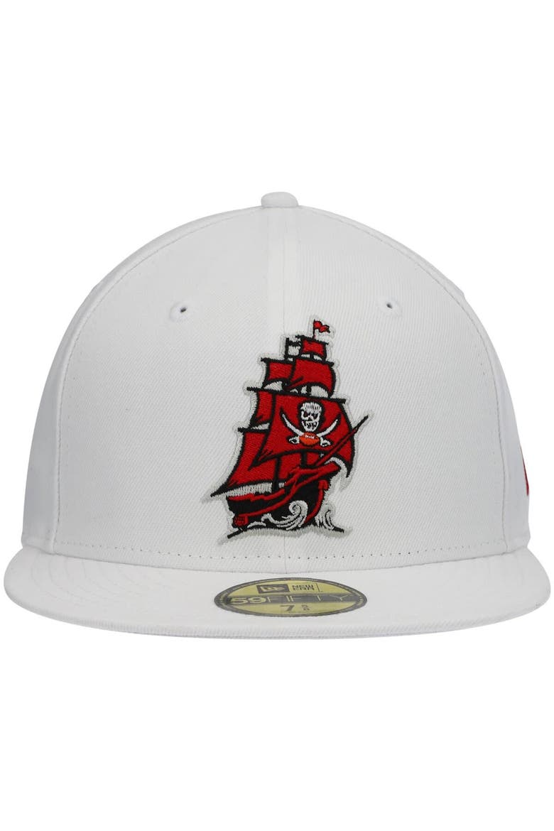 Men's New Era White Tampa Bay Buccaneers Omaha Alternate Logo 59FIFTY Fitted Hat, Alternate, color, White