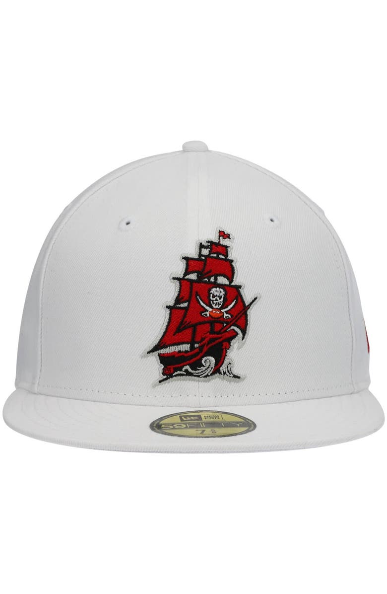 New Era Men's New Era White Tampa Bay Buccaneers Omaha Alternate Logo 59FIFTY Fitted Hat, Alternate, color, White