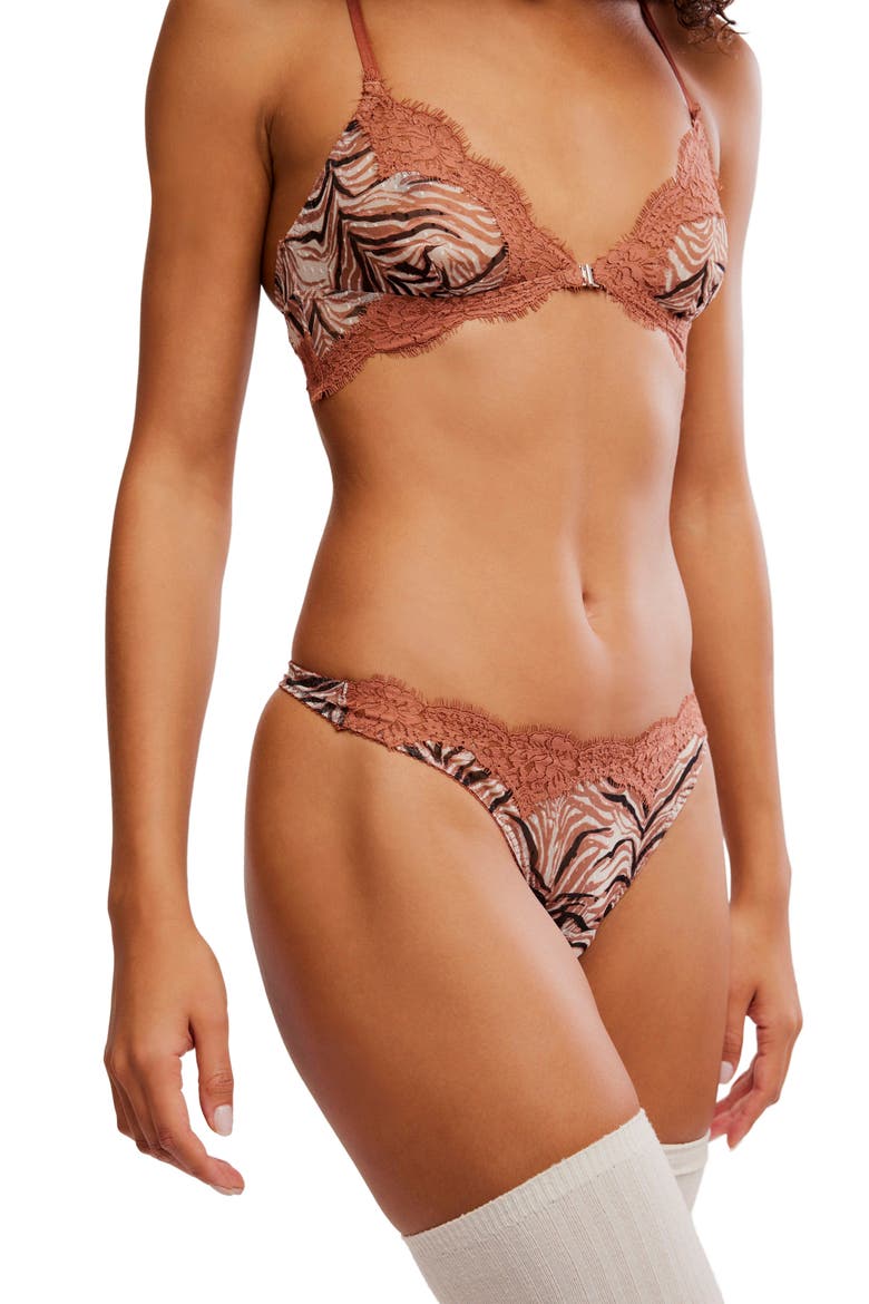 Fiona Thong, Alternate, color, ZEBRA
