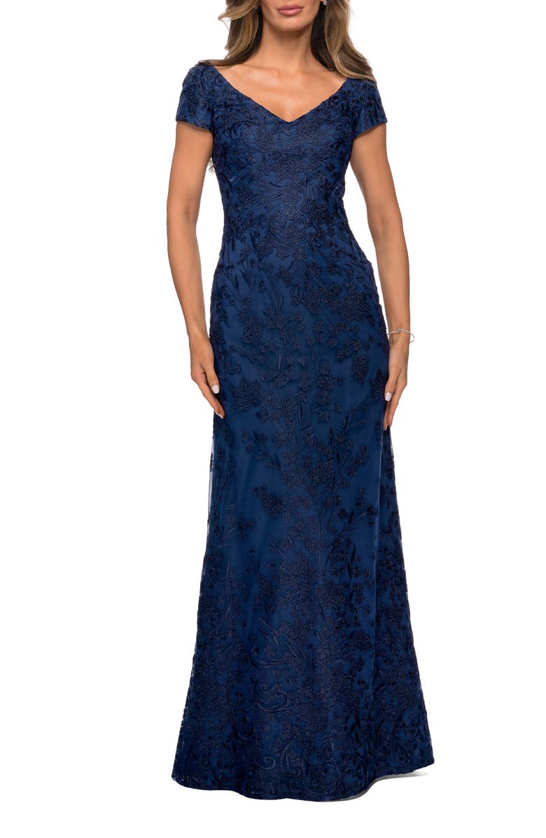 La Femme Lace Evening Gown with Cap Sleeves and V-Neck, Main, color, Navy