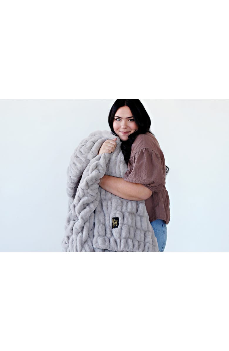 Minky Couture Hugs Tranquil Dove Blanket, Alternate, color, Gray