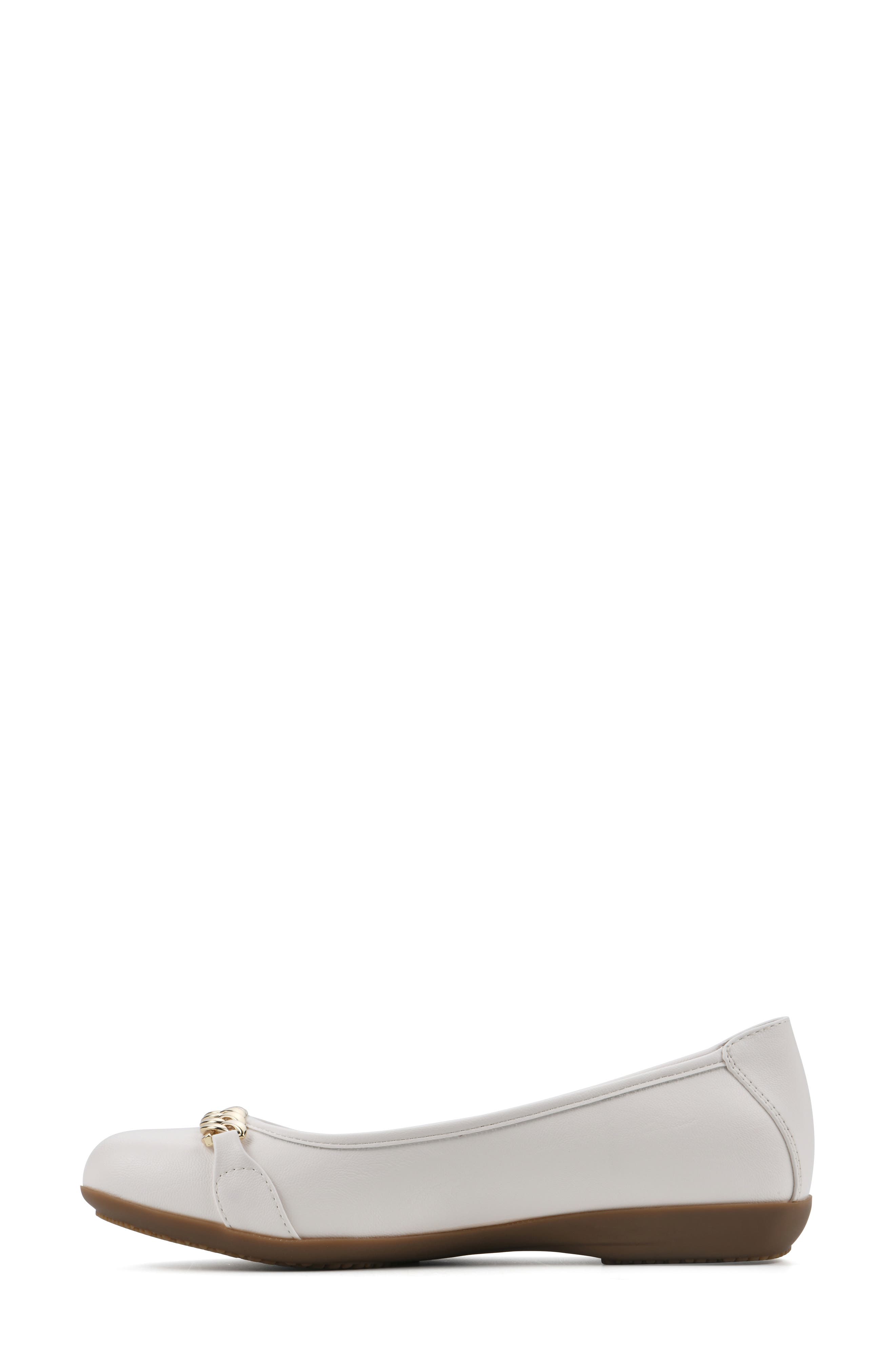 WHITE MOUNTAIN Charmed Flat, Alternate, color, CREAM/ SMOOTH