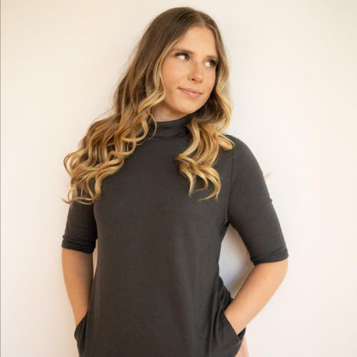 Eavolu Acadia-aspen Short Sleeve Mock-neck Top In Slate