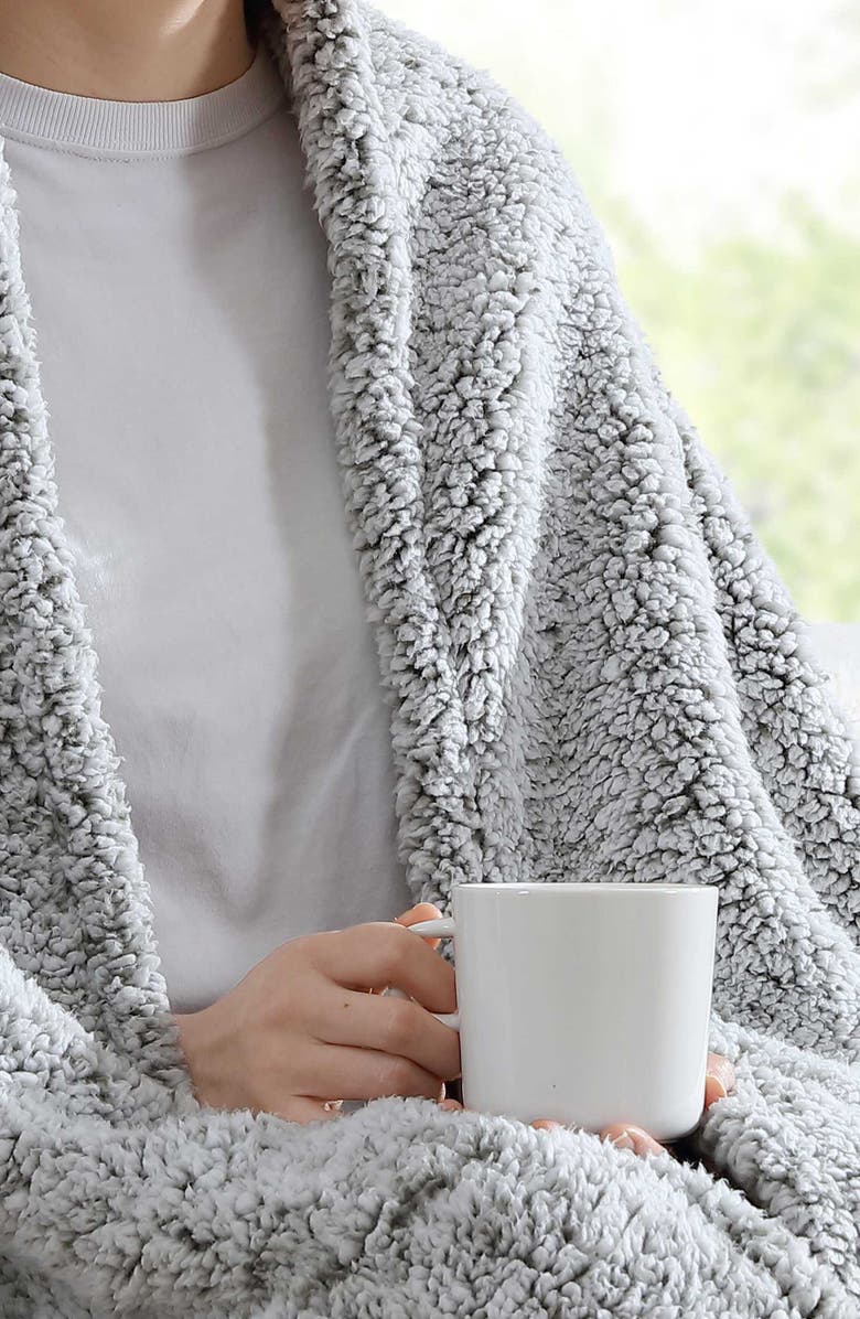 Eddie Bauer Lookout Mountain Tipped Faux Shearling Heated Blanket, Alternate, color, Dark Green