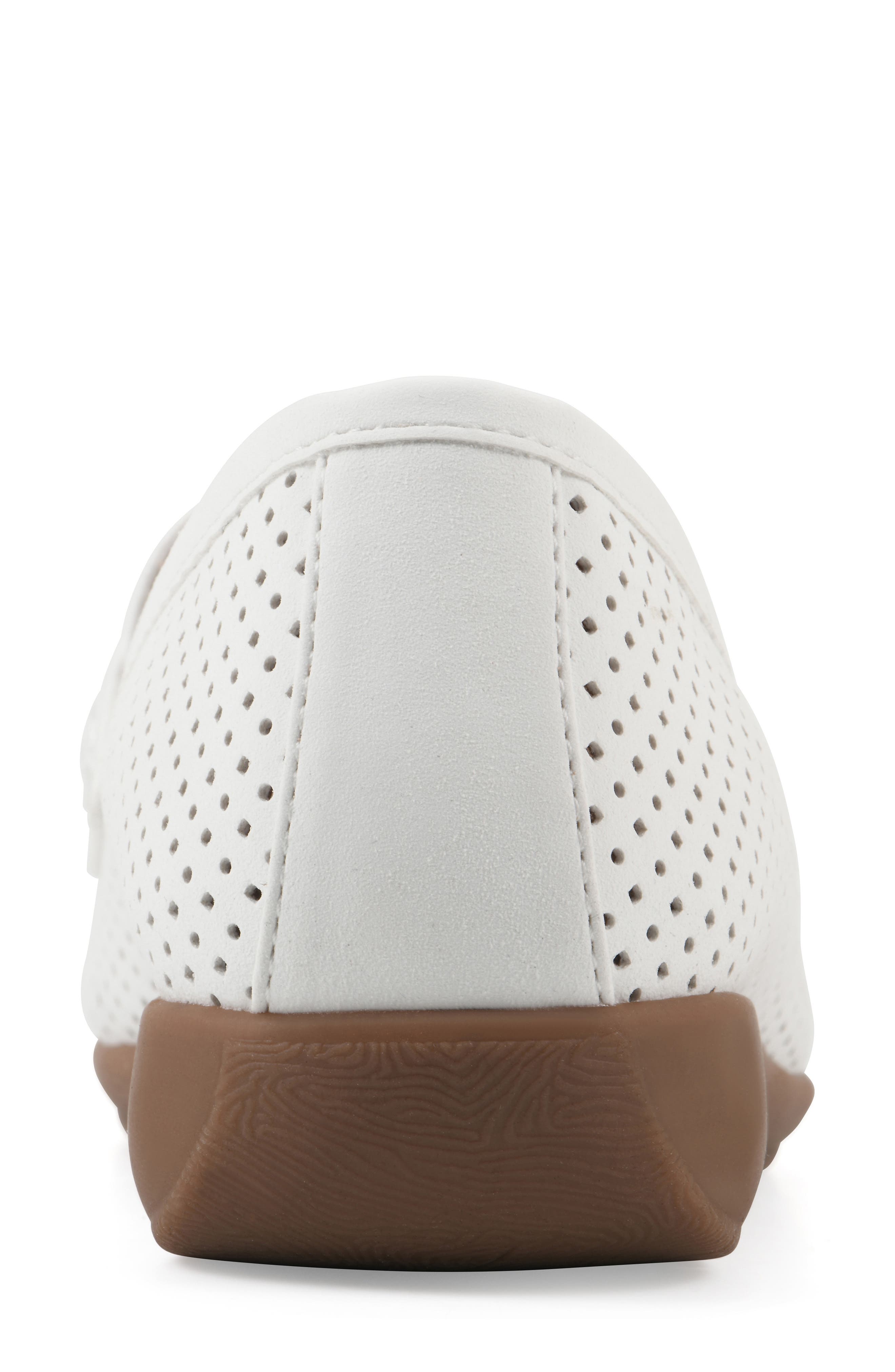 CLIFFS BY WHITE MOUNTAIN Samson Loafer, Alternate, color, White Nbuuck