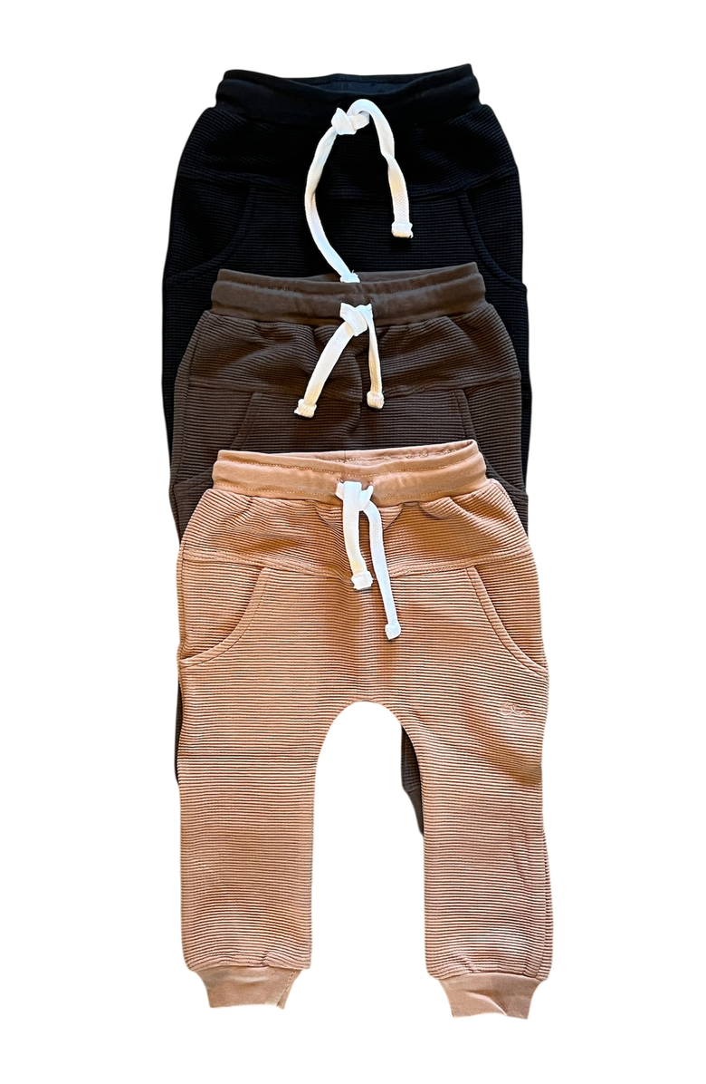 Laree + Co Waffle Knit Joggers, Alternate, color, Onyx