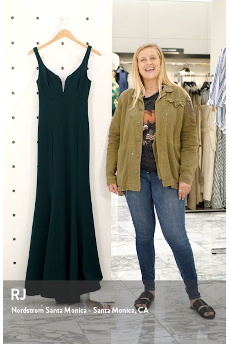 Aperitif Crepe Mermaid Gown video