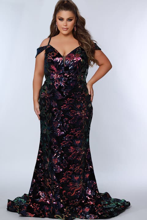 V-Neck Fitted Spaghetti Strap Plus Size Evening Gown