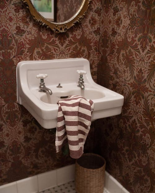 Kd Weave Stripe Hand Towel In Brown