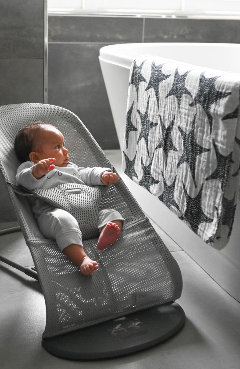 ETTA LOVES XL Starfish Sensory Organic Cotton Muslin Blanket, Alternate, color, Black And White