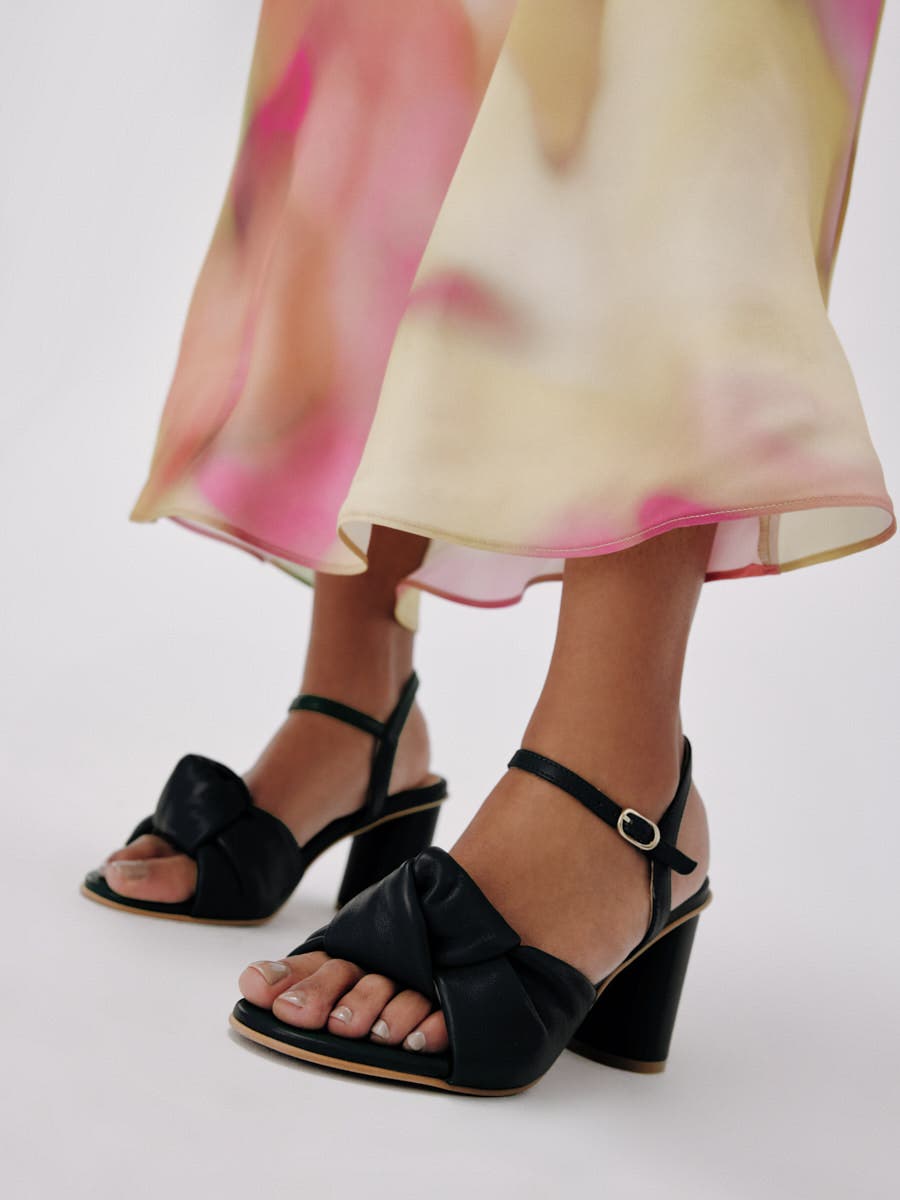 Noto Heel, Alternate, color, Black