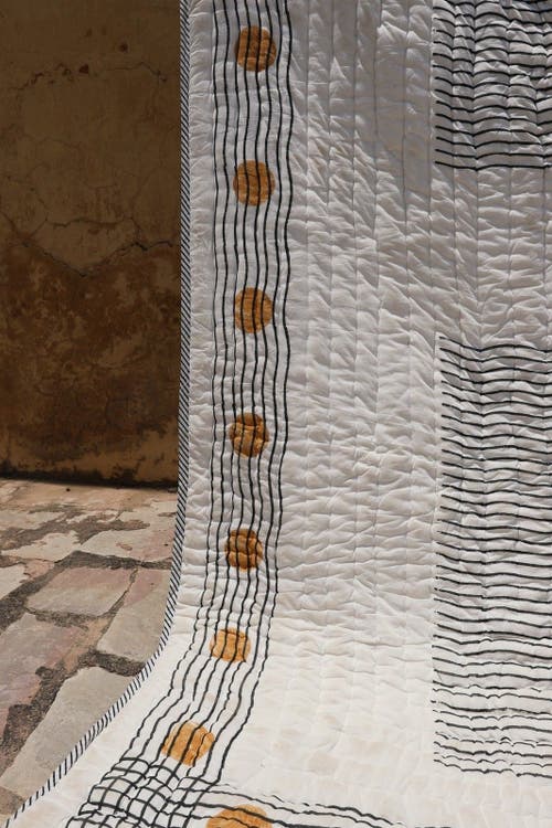 Cqc La Ascension Quilt In Gray