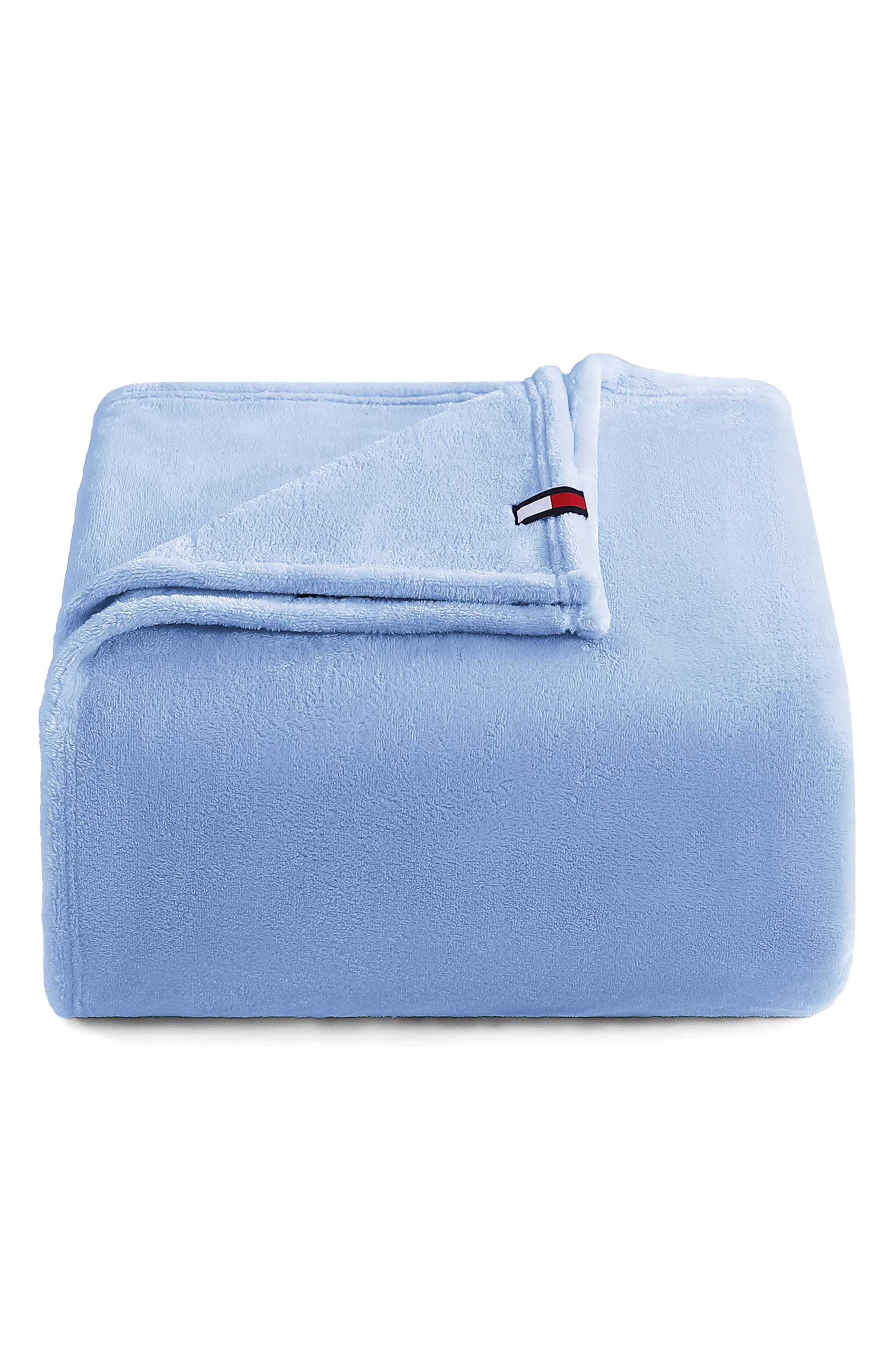 LIGHT / MEDIUM BLUE