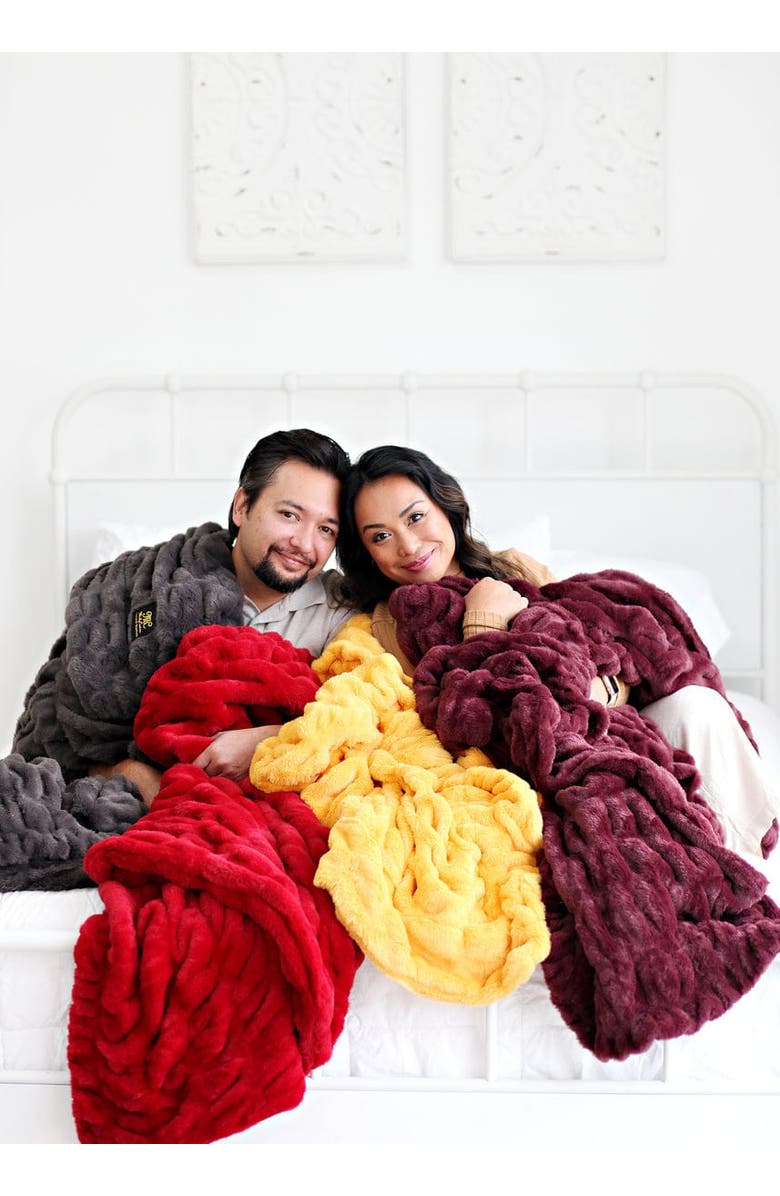 Minky Couture Hugs Charcoal Blanket, Alternate, color, Gray