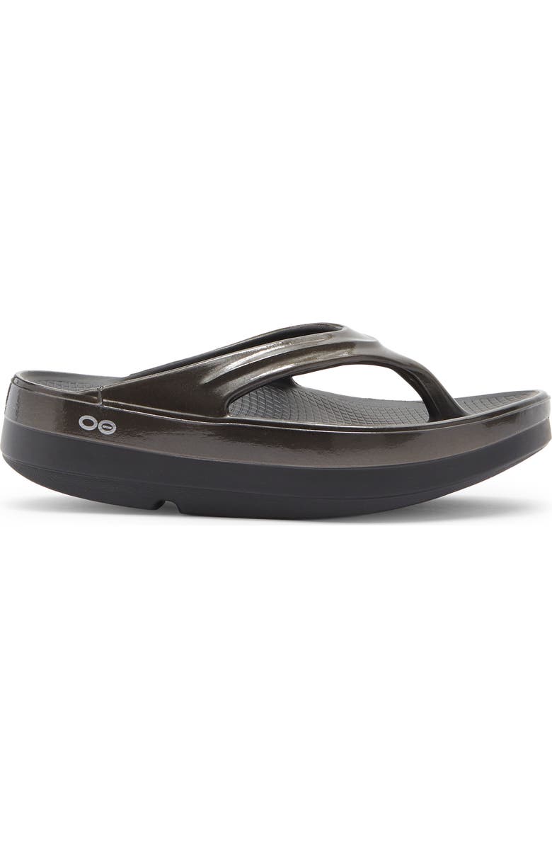 Oofos OOmega OOlala Luxe Flip Flop, Alternate, color, Black/ Titanium Mirror