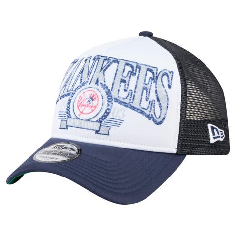 Men's New Era  Navy New York Yankees Distressed 9FORTY A-Frame Adjustable Trucker Hat
