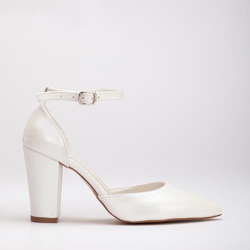 Forever & Always Shoes Gisele Closed Toe High Block Heels In Ivory
