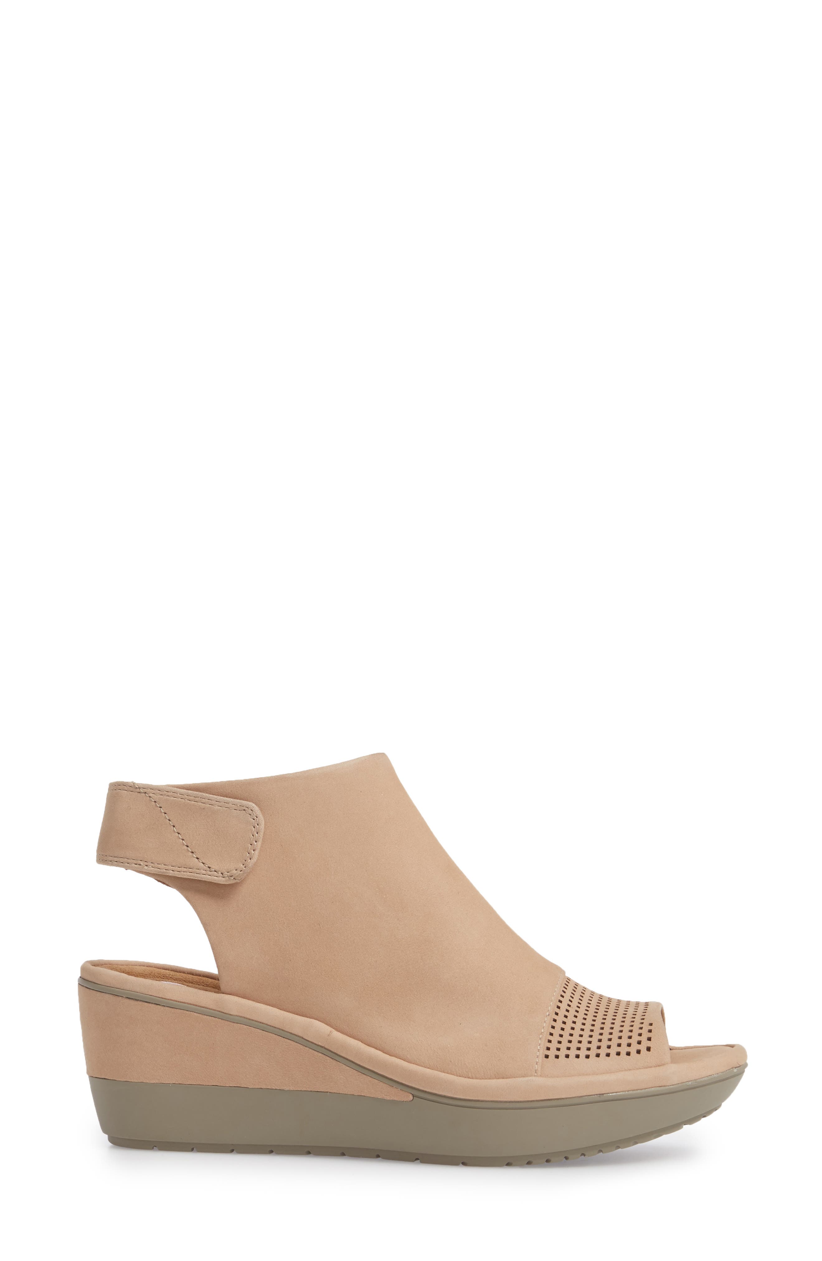Clarks<sup>®</sup> Wynnmere Abie Wedge Sandal, Alternate, color, 