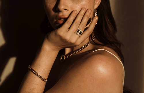 Zarux Side Braid With Stone Ring In Gold