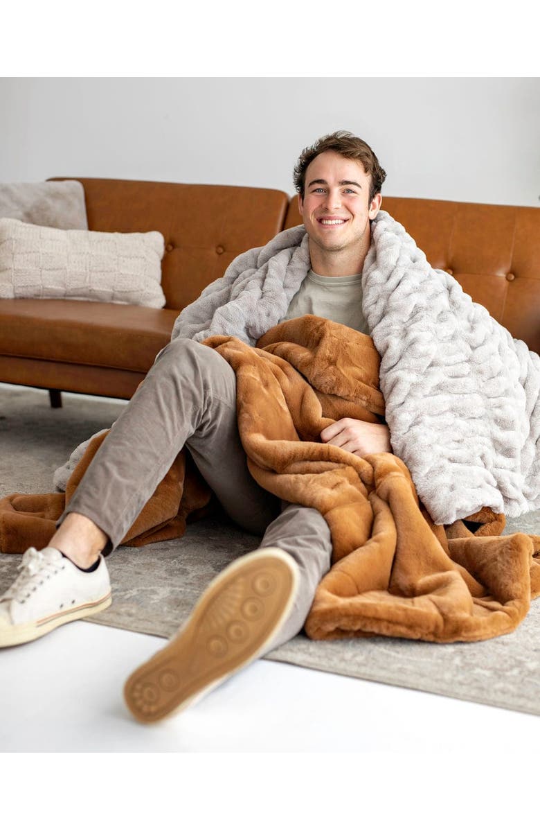 Minky Couture Hugs Tranquil Dove Blanket, Alternate, color, Gray