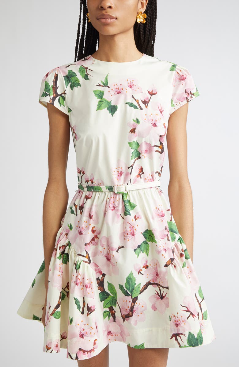 Oscar de la Renta Small Cherry Blossom Stud Earrings, Alternate, color, Yellow Gold