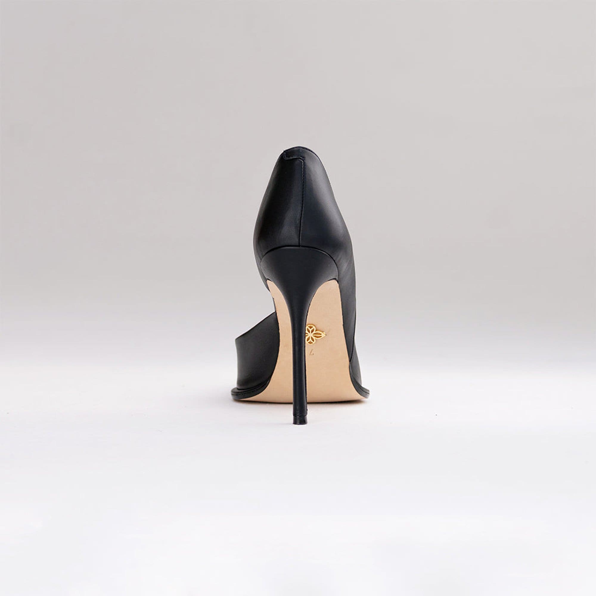 Jazmine Kionna Jazmine Pointed Pump, Alternate, color, Black