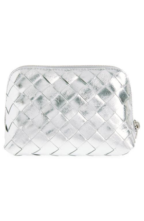 Bottega Veneta Kleine Kosmetiktasche In Halbmondform Aus Intrecciato In Silverilver