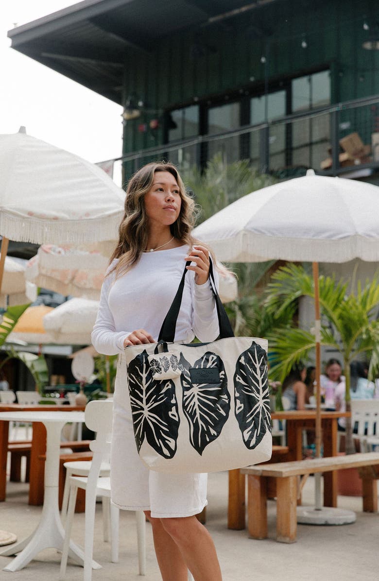 Aloha Collection Day Tripper Kalo Water Resistant Tote, Alternate, color, Black/ Sandstone