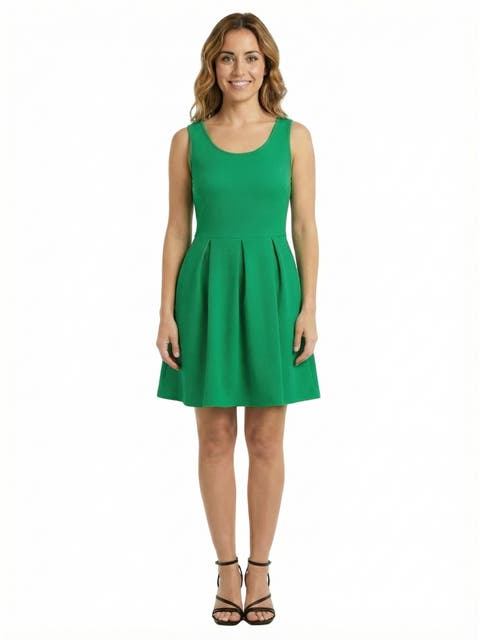 Essential Petite Scoop Neck Sleeveless Pleated Knee Length Pocket Fit N Flare Dress