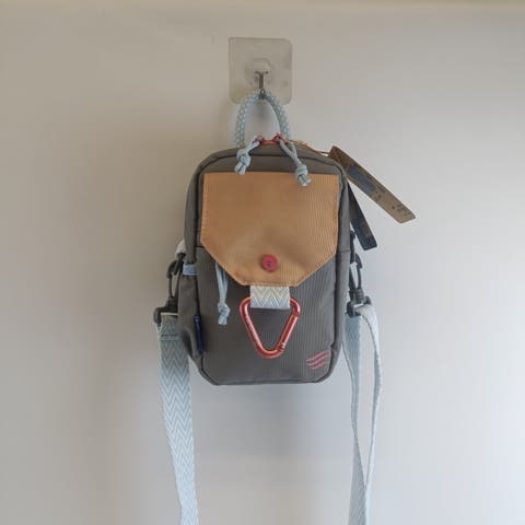 (R)evolution Daily Crossbody