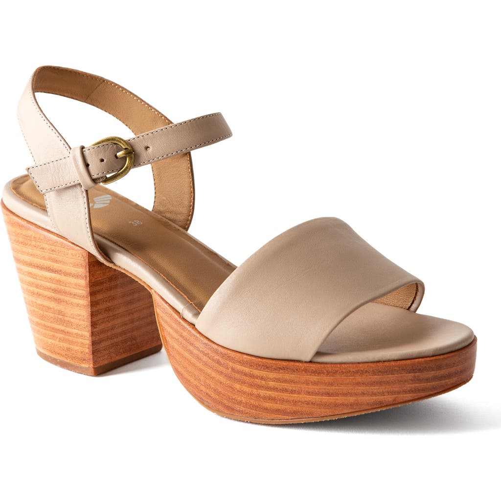 Fortress Hannah Platform Clog Sandal In Sand