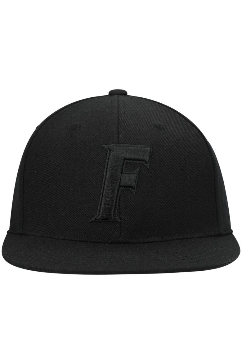Men's Top of the World Florida Gators Black On Black Fitted Hat, Alternate, color, Black