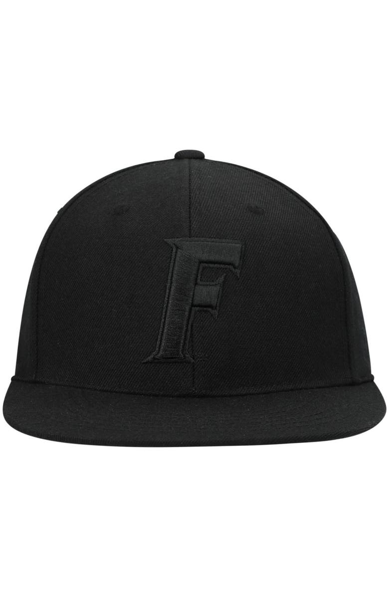 TOP OF THE WORLD Men's Top of the World Florida Gators Black On Black Fitted Hat, Alternate, color, Black