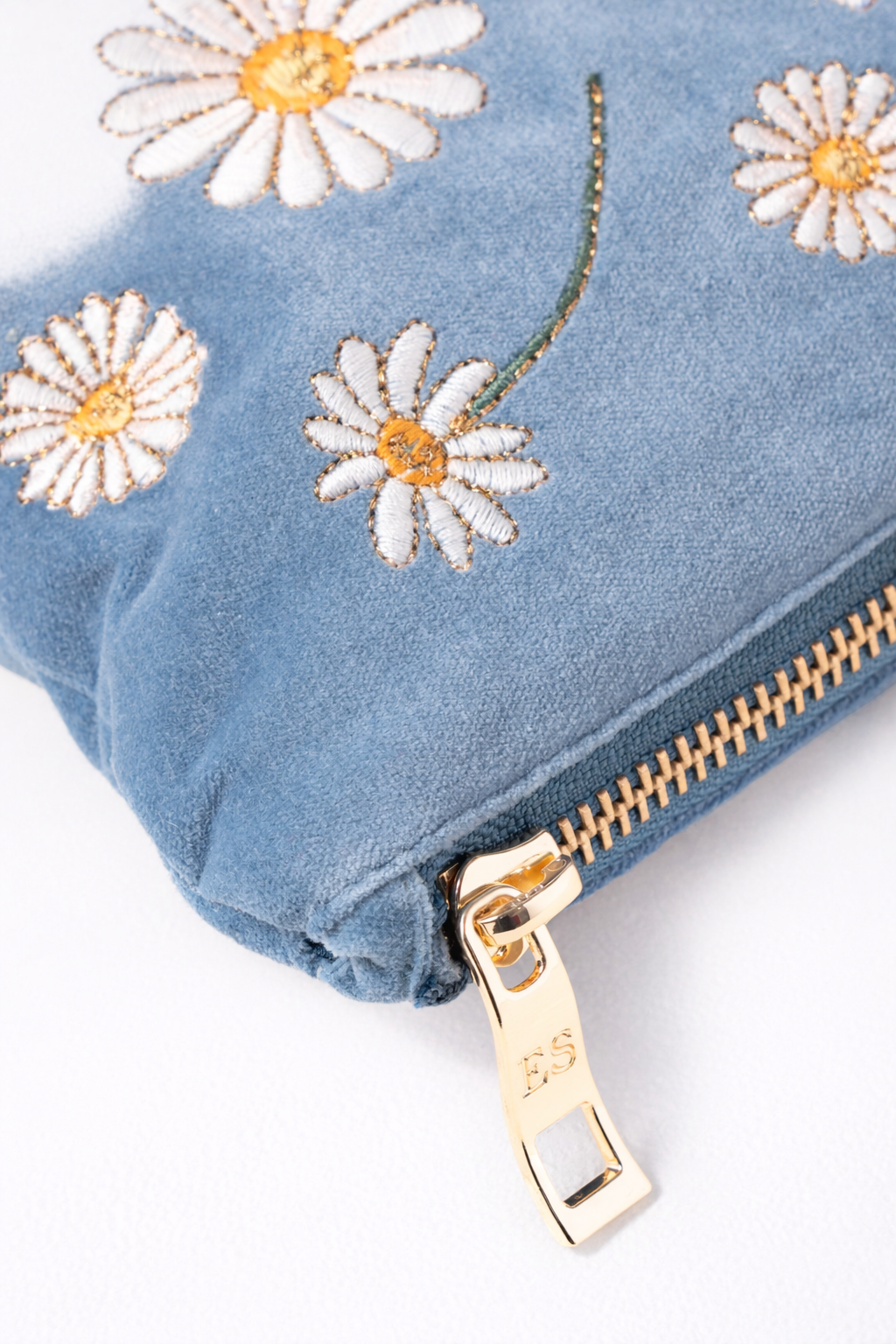 Elizabeth Scarlett Daisy Dream Mama Velvet Everyday Pouch, Alternate, color, Blue