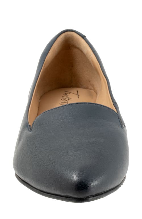 Trotters Harlowe Pointed Toe Flat In Navy