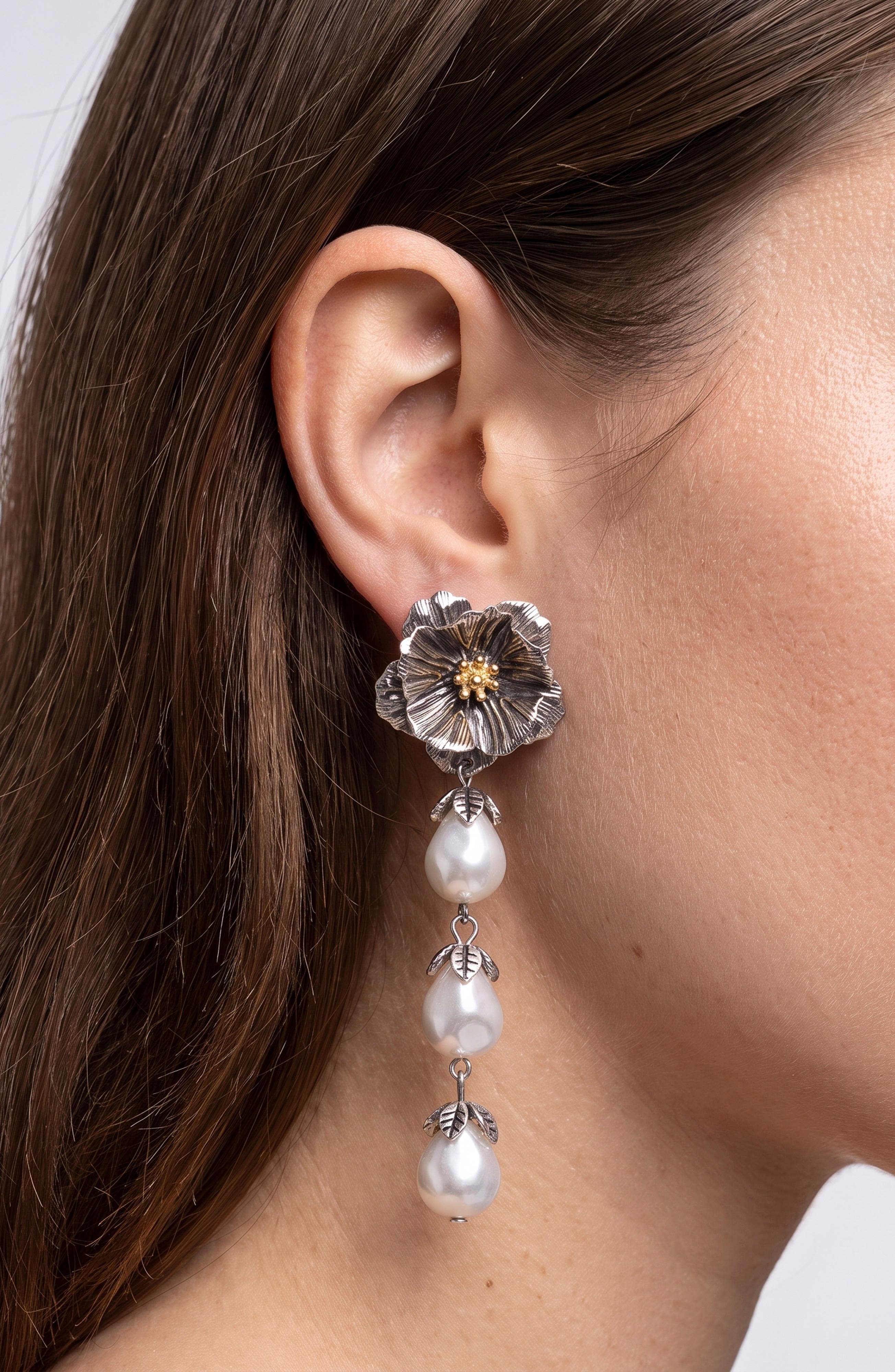 selected WHITE/ BLACK RHODIUM