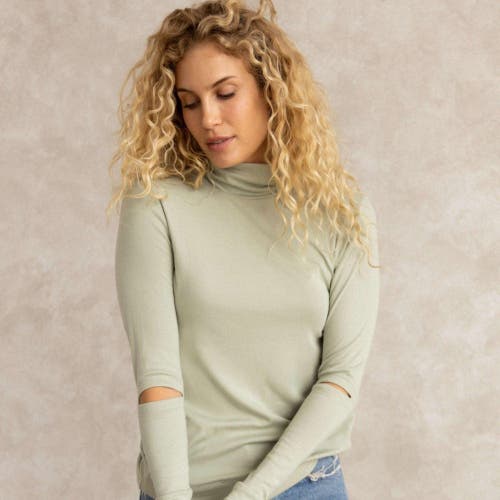 Eavolu Acadia Split-sleeve Long-sleeve Top In Fern