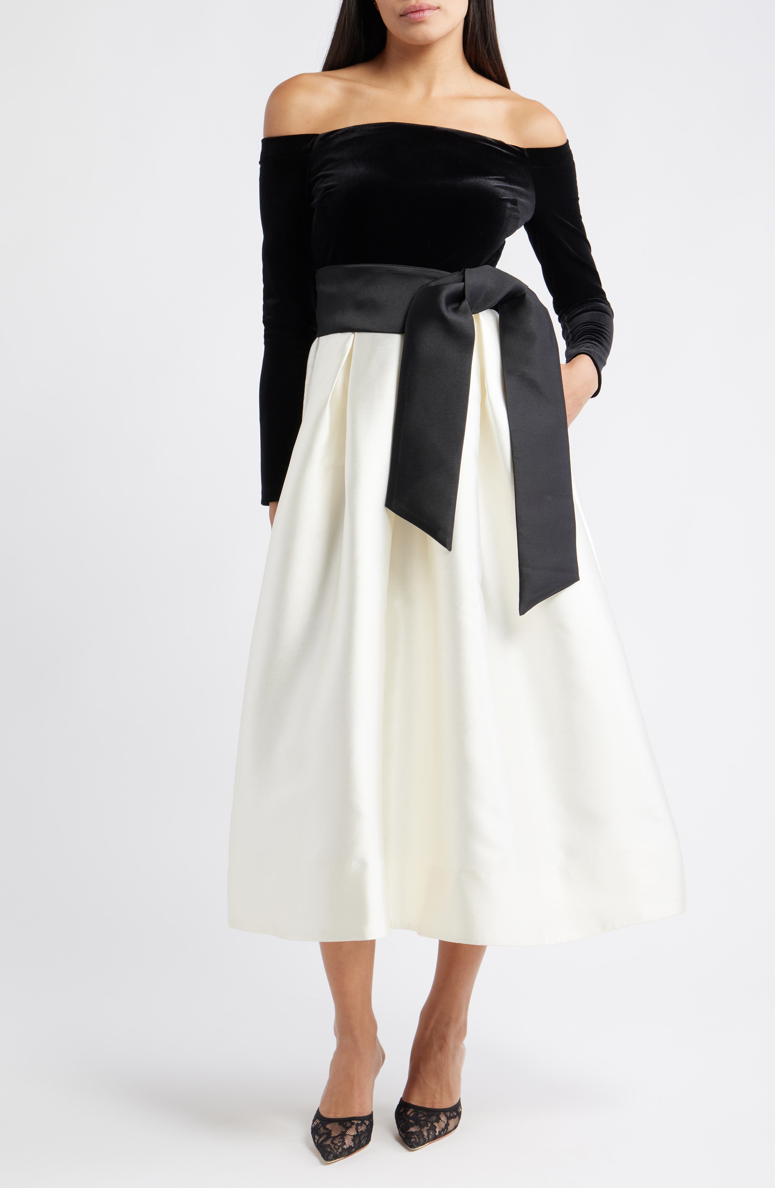 Julia Jordan Off the Shoulder Long Sleeve Velvet Cocktail Midi Dress