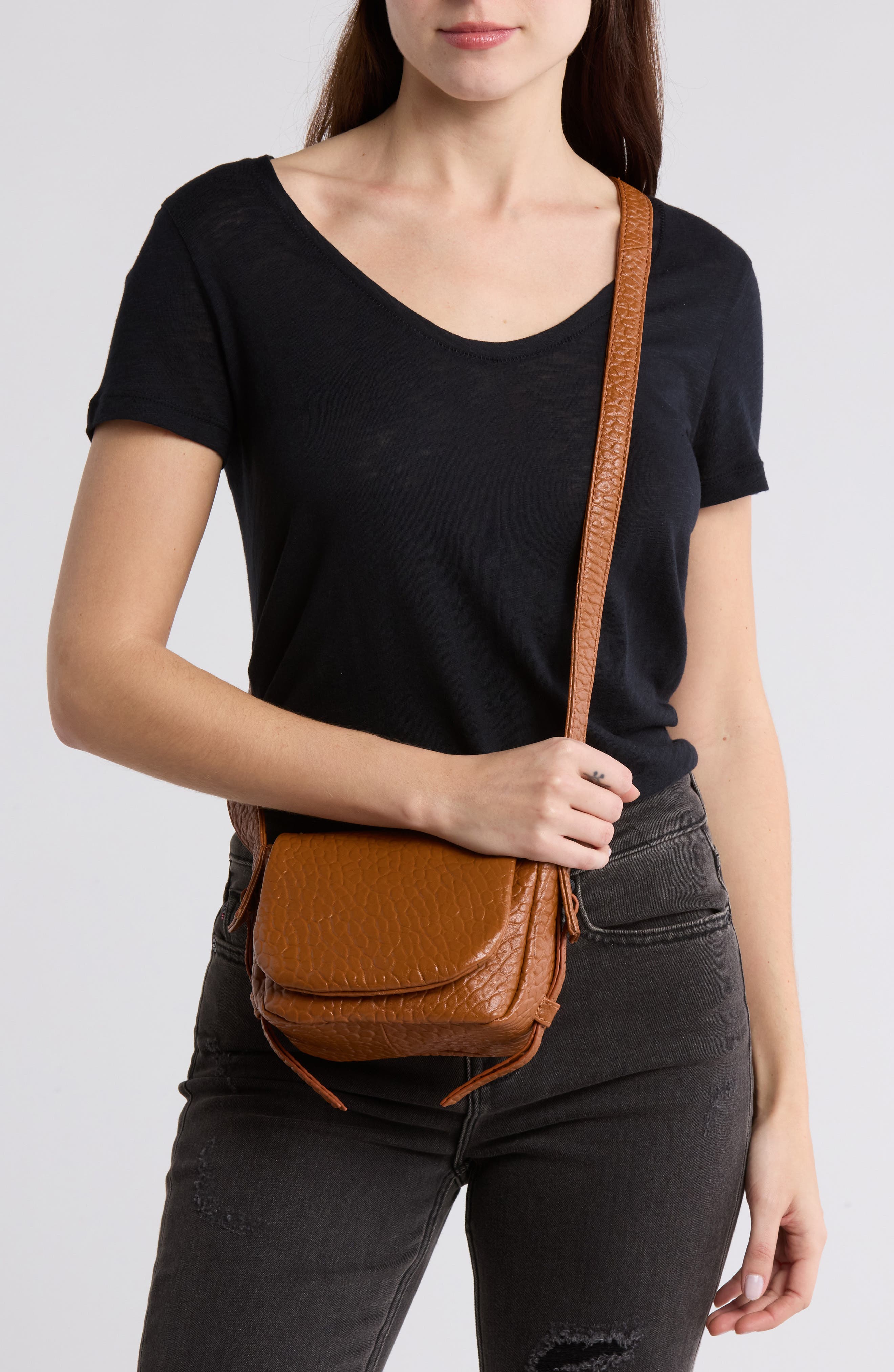 HOBO Bonita Mini Messenger Crossbody Bag, Alternate, color, Brown