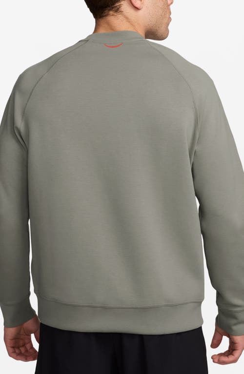 Nike 24.7 Impossiblysoft Dri-fit Crew Sweatshirt In Green