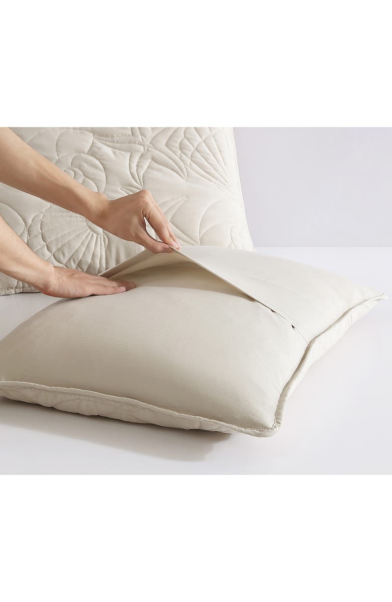 BEATRICE HOME FASHIONS Caribbean Joe Solid Outlined Shell Quilt Set, Alternate, color,